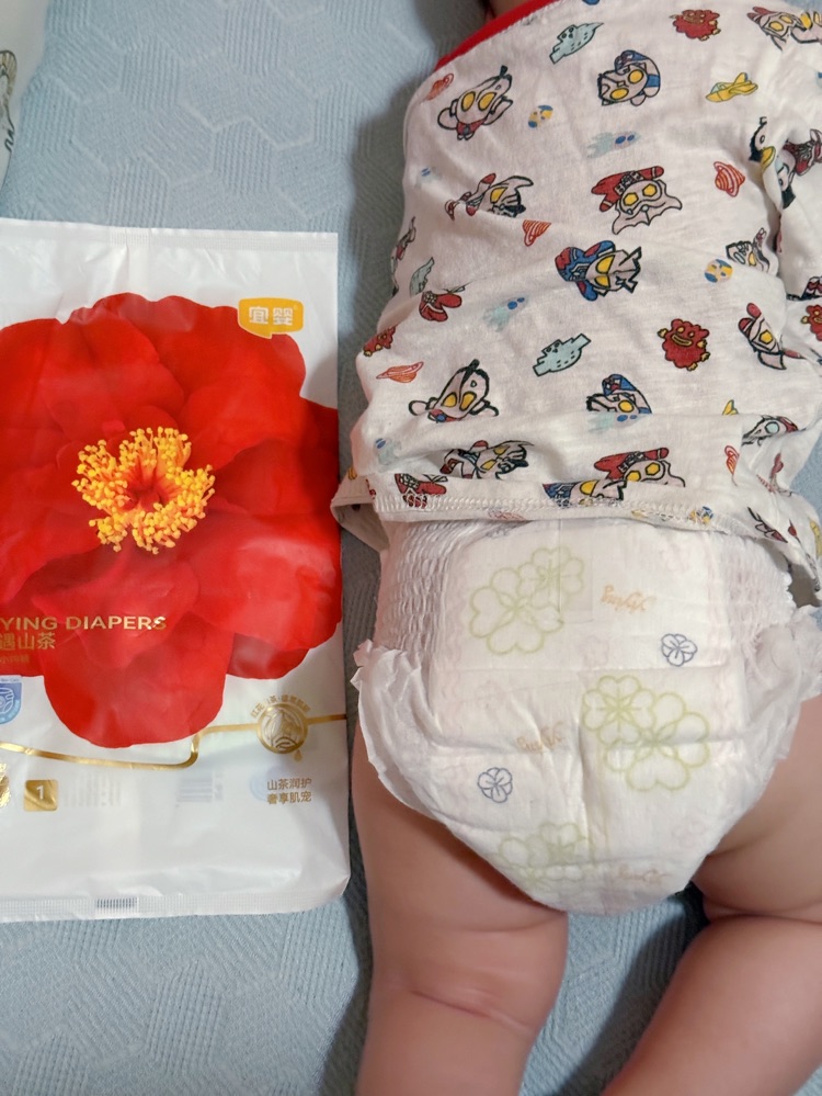宜婴红花山茶拉拉裤 L码 - 8个月胖腿小宝实测