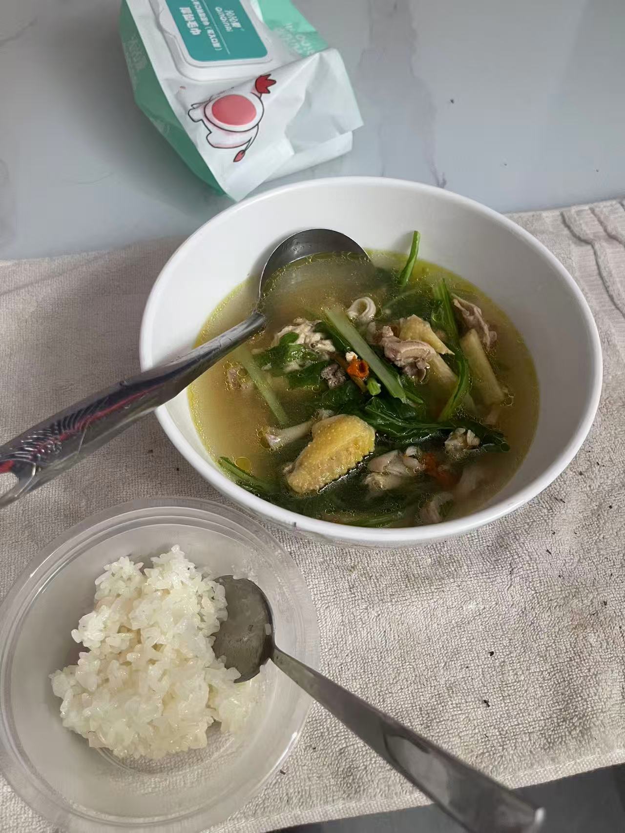 产后婆婆的奇葩行为让我崩溃