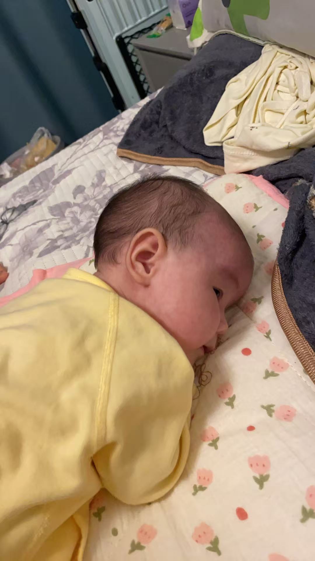 宝宝抬头训练的小烦恼