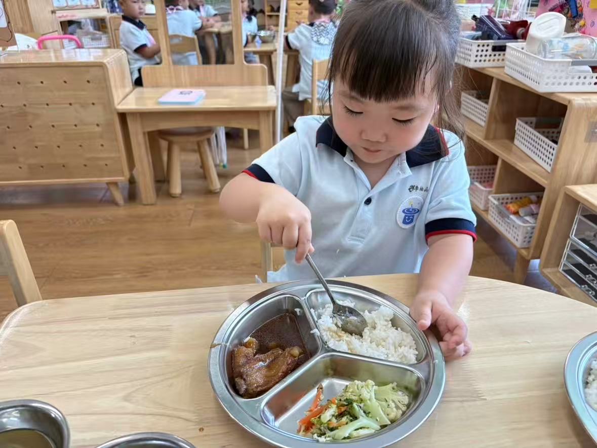 幼儿园开学第一天，孩子哭闹怎么办？