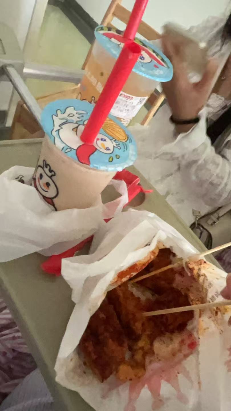 孕晚期肚子发硬、宫缩频繁，该去医院催产吗？
