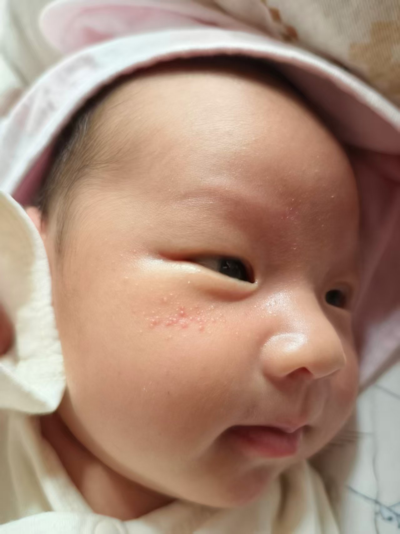 新手妈妈的困惑：宝宝吐奶怎么办？