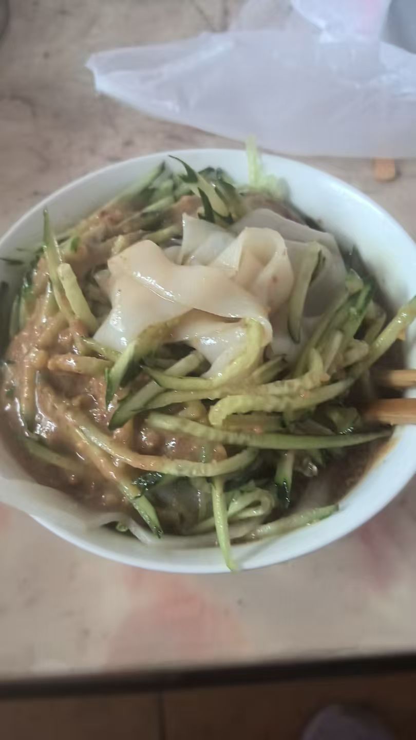 孕期反应大不同：从孕吐到无反应的奇妙体验