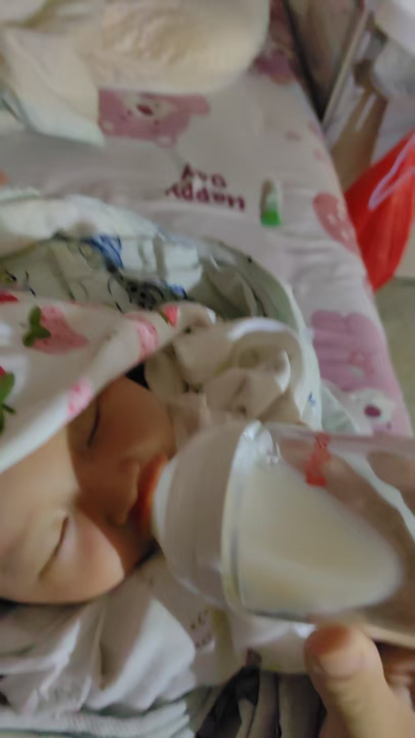 母乳喂养的艰辛与喜悦