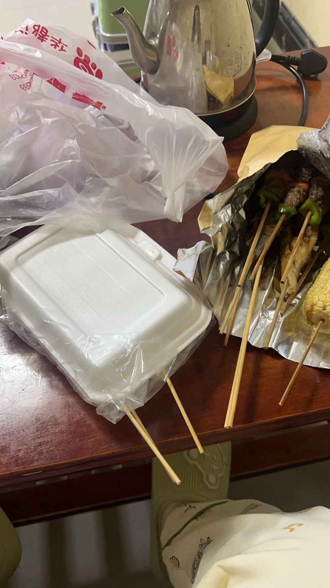 见红但无宫缩，第一胎需要打催产针吗？