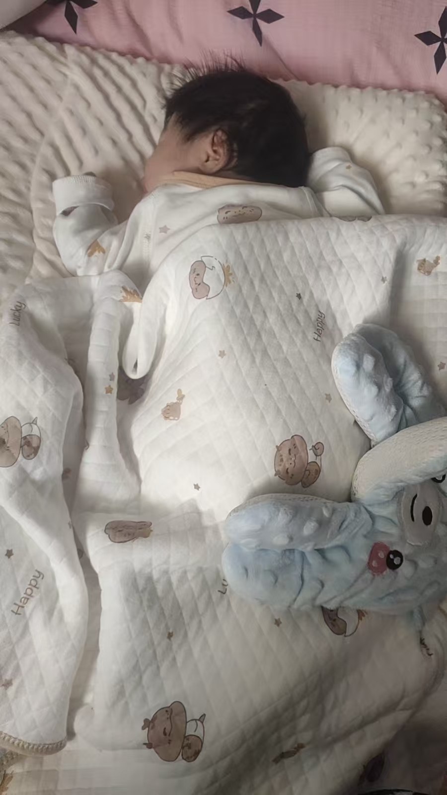 宝宝趴睡缓解肠胀气的小妙招