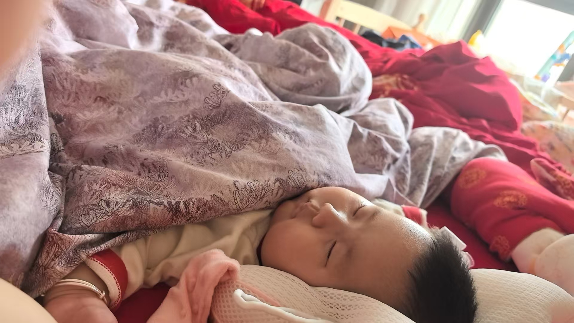 宝宝翻身训练的小烦恼