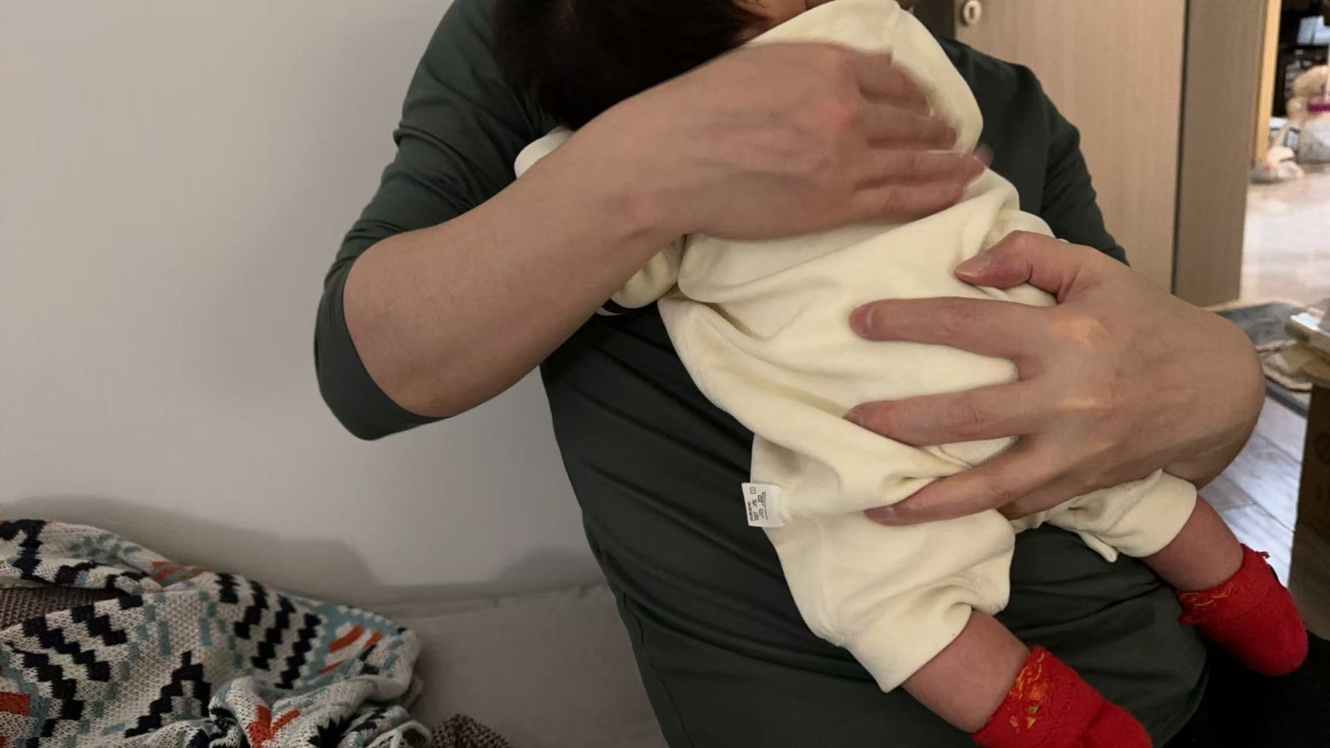 宝宝半夜闹觉怎么办?